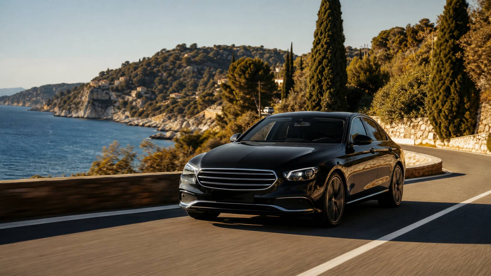Voiture sur route paysage mediterraneen location voiture voyage liberte - illustration article