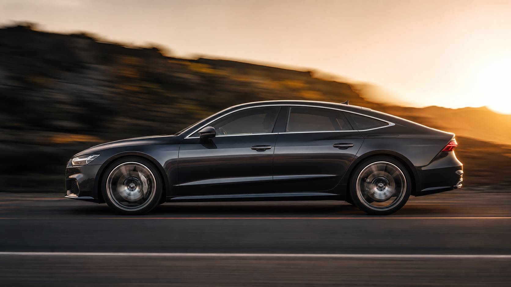 Silhouette de berline Audi A7 de profil sur route avec effet de mouvement cinétique