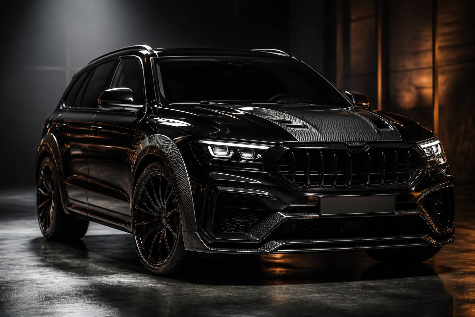 Détails en carbone sur le capot d'un SUV noir puissant en studio